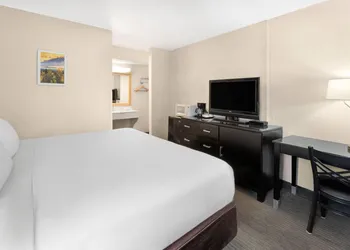 Days Inn by Wyndham Mackinaw City/Bridgeview Area hotel thumbnail 5