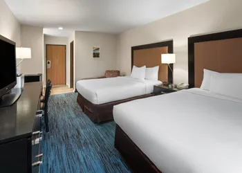 Days Inn by Wyndham Mackinaw City/Bridgeview Area hotel thumbnail 7