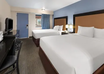Days Inn by Wyndham Mackinaw City/Bridgeview Area hotel thumbnail 8