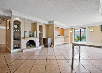 La Quinta Inn by Wyndham Costa Mesa / Newport Beach hotel thumbnail 2