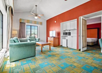 La Quinta Inn by Wyndham Costa Mesa / Newport Beach hotel thumbnail 7