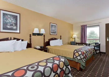 Super 8 by Wyndham Franklin Hwy 31 hotel thumbnail 8
