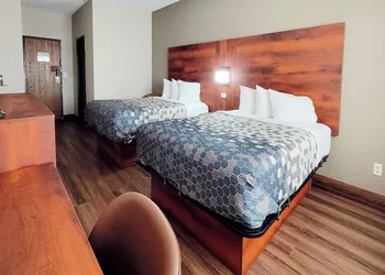 Econo Lodge Fargo - West Acres hotel thumbnail 8