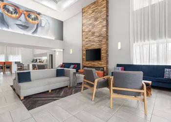 La Quinta Inn & Suites by Wyndham Ft. Pierce hotel thumbnail 2