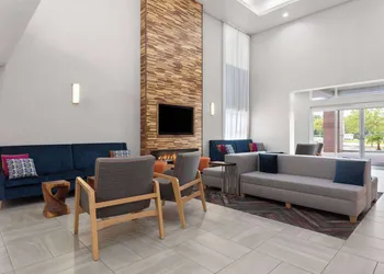 La Quinta Inn & Suites by Wyndham Ft. Pierce hotel thumbnail 3