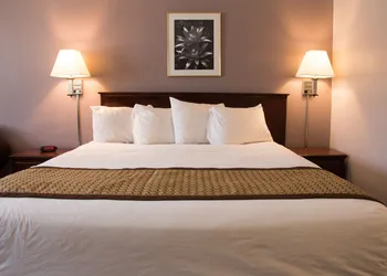Days Inn by Wyndham Indio hotel thumbnail 5
