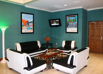 Howard Johnson Hotel & Conference Center by Wyndham Salem hotel thumbnail 2
