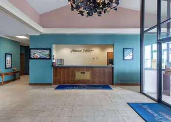 Howard Johnson Hotel & Conference Center by Wyndham Salem hotel thumbnail 3
