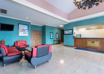 Howard Johnson Hotel & Conference Center by Wyndham Salem hotel thumbnail 4