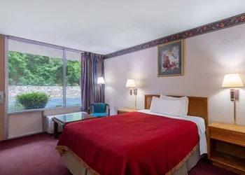 Howard Johnson Hotel & Conference Center by Wyndham Salem hotel thumbnail 7