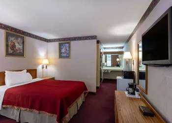 Howard Johnson Hotel & Conference Center by Wyndham Salem hotel thumbnail 8