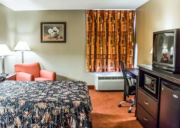 Econo Lodge Burlington I-40 hotel thumbnail 8