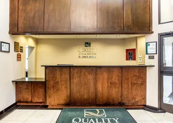 Quality Inn & Suites Coliseum hotel thumbnail 4