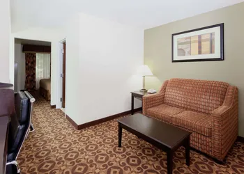 Super 8 by Wyndham Decatur/Dntn/Atlanta Area hotel thumbnail 3