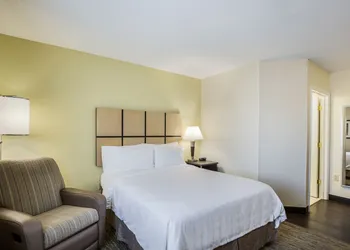 Candlewood Suites Virginia Beach Town Center by IHG hotel thumbnail 3