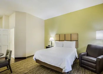 Candlewood Suites Virginia Beach Town Center by IHG hotel thumbnail 8