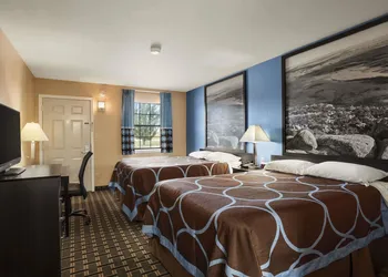 Super 8 by Wyndham Henryetta hotel thumbnail 5