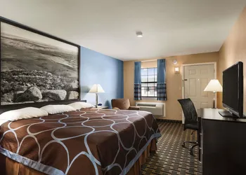 Super 8 by Wyndham Henryetta hotel thumbnail 7
