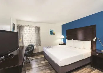 La Quinta Inn & Suites by Wyndham Brooklyn Downtown hotel thumbnail 7
