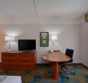 La Quinta Inn & Suites by Wyndham Winston-Salem hotel detail image 7