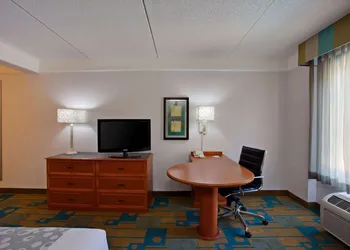 La Quinta Inn & Suites by Wyndham Winston-Salem hotel thumbnail 7