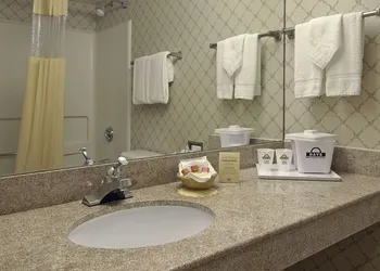 Days Inn by Wyndham Newport News City Center Oyster Point hotel thumbnail 5