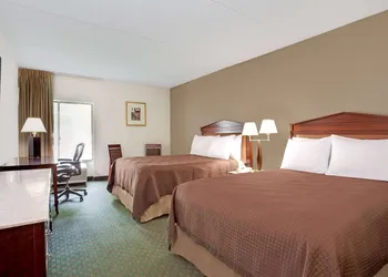 Days Inn by Wyndham Newport News City Center Oyster Point hotel thumbnail 7