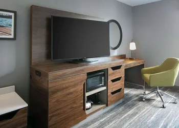 Hampton Inn & Suites Grafton hotel thumbnail 6