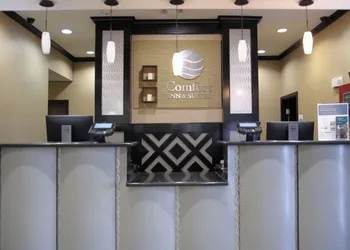 Comfort Inn & Suites Dallas Medical - Market Center hotel thumbnail 2