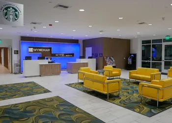 Wyndham Anaheim hotel thumbnail 2