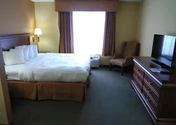 Baymont by Wyndham Clinton hotel thumbnail 4