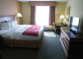 Baymont by Wyndham Clinton hotel thumbnail 5