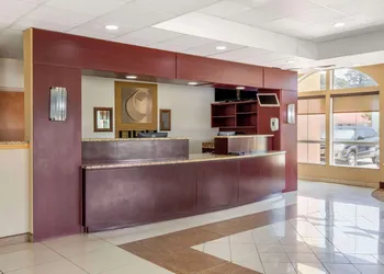 Comfort Inn & Suites Chesapeake - Portsmouth hotel thumbnail 2