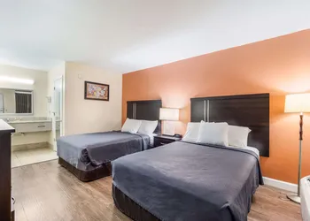 Econo Lodge Santee hotel thumbnail 7