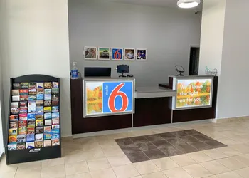 Motel 6 Lexington, KY - Airport hotel thumbnail 8