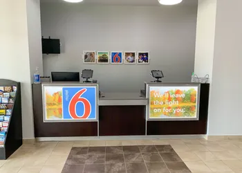 Motel 6 Lexington, KY - Airport hotel thumbnail 2