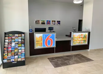 Motel 6 Lexington, KY - Airport hotel thumbnail 3