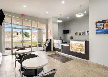 Motel 6 Lexington, KY - Airport hotel thumbnail 5