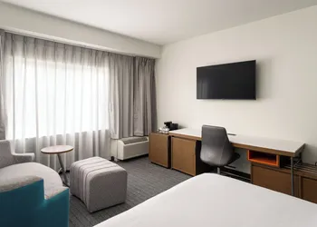 Courtyard by Marriott Brunswick hotel thumbnail 6