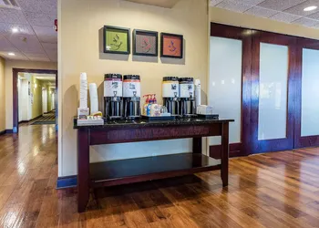 Hampton Inn Somerset hotel thumbnail 2