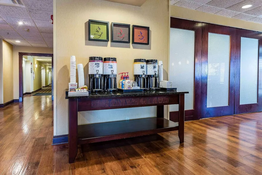 Hampton Inn Somerset hotel detail image 2