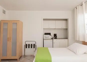 Hollywood Sunrise hotel thumbnail 2
