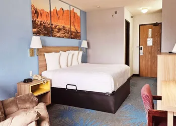 Days Inn by Wyndham Ozark Springfield hotel thumbnail 3