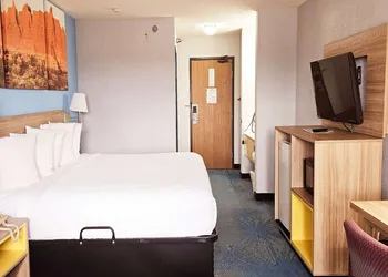 Days Inn by Wyndham Ozark Springfield hotel thumbnail 4