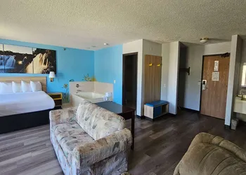 Days Inn by Wyndham Ozark Springfield hotel thumbnail 6