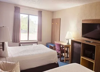 Days Inn by Wyndham Ozark Springfield hotel thumbnail 7