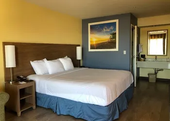 Days Inn by Wyndham Hayward Airport hotel thumbnail 3