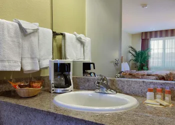 Days Inn by Wyndham Hayward Airport hotel thumbnail 6