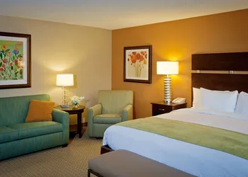 DoubleTree by Hilton Hotel Santa Fe hotel thumbnail 7