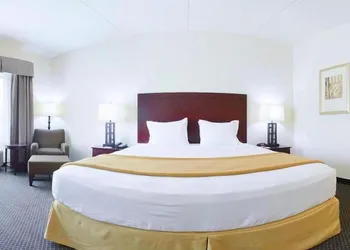 Holiday Inn Express & Suites Chicago West - O'Hare Arpt Area by IHG hotel thumbnail 4